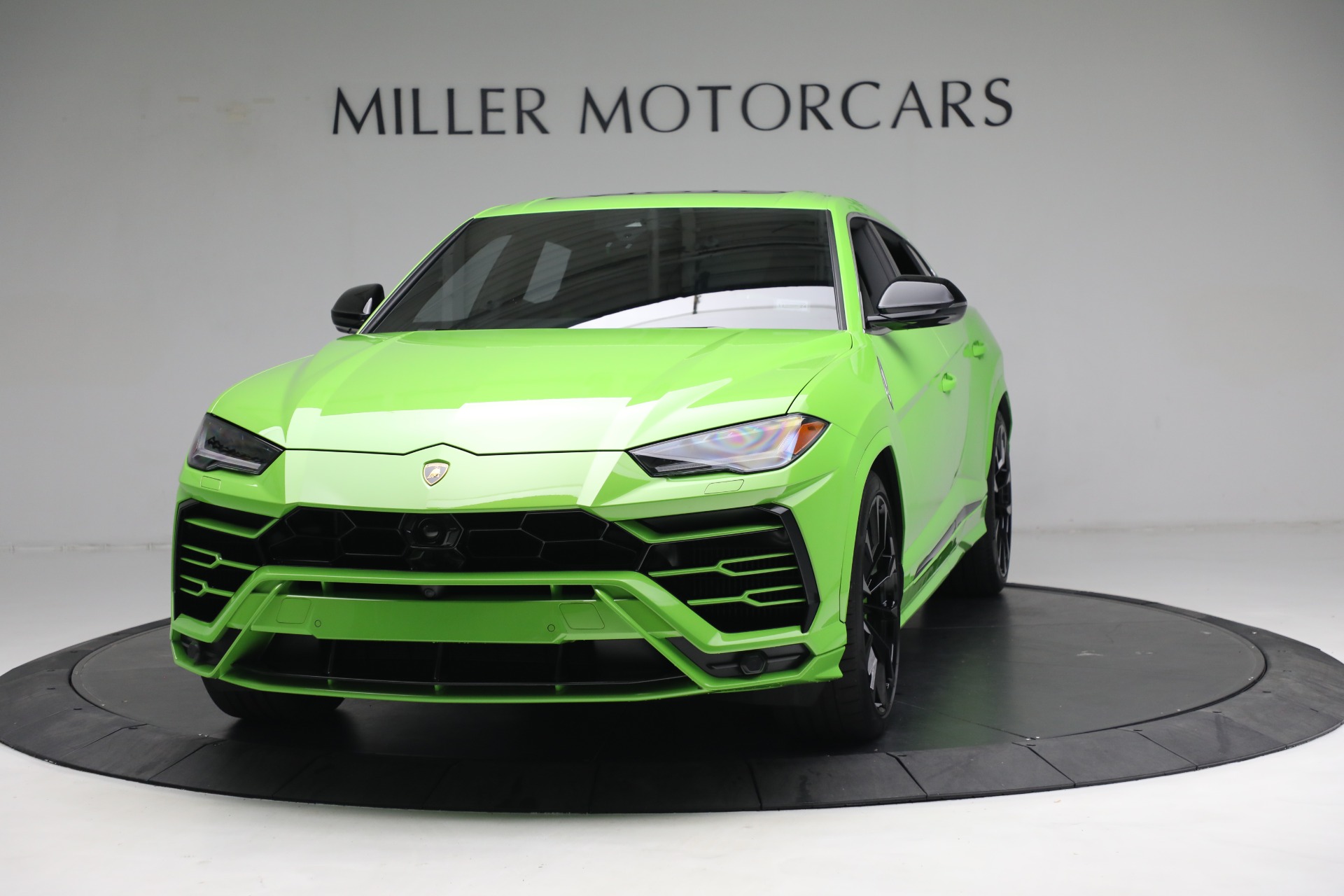 Used 2022 Lamborghini Urus for sale $269,900 at Aston Martin of Greenwich in Greenwich CT 06830 1