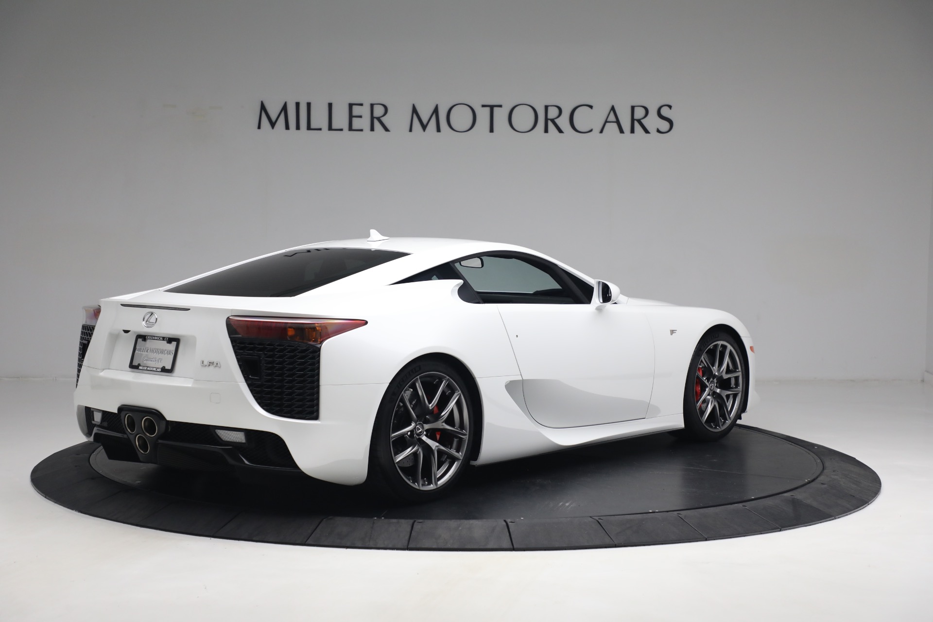 自動車 LEXUS LFA FULL VIEW sddefault.jpg