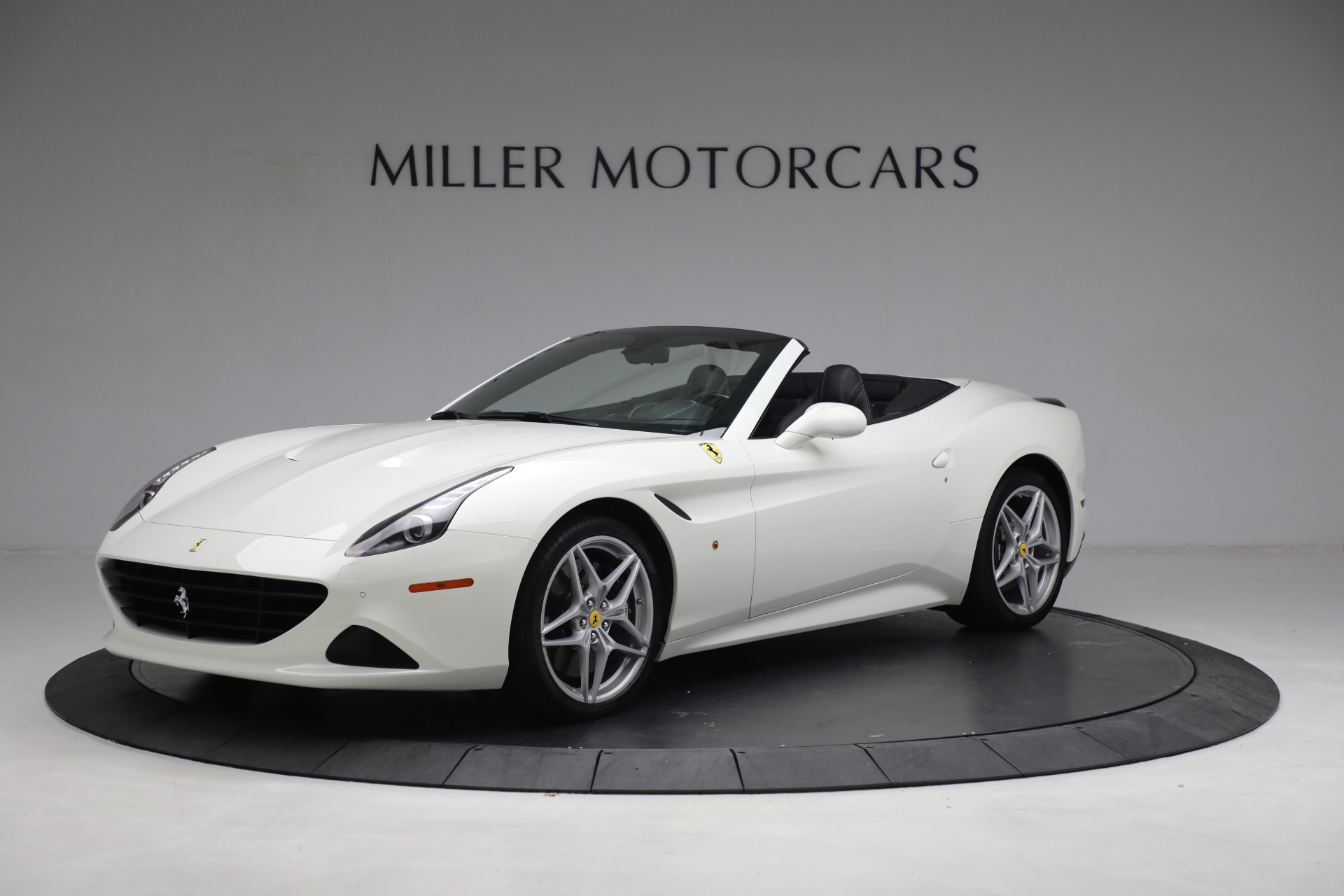 Used 2017 Ferrari California T for sale $151,900 at Aston Martin of Greenwich in Greenwich CT 06830 1