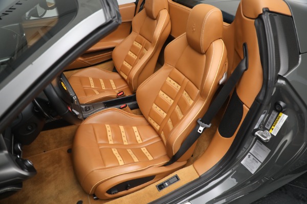 Used 2014 Ferrari 458 Spider for sale $289,900 at Aston Martin of Greenwich in Greenwich CT 06830 21