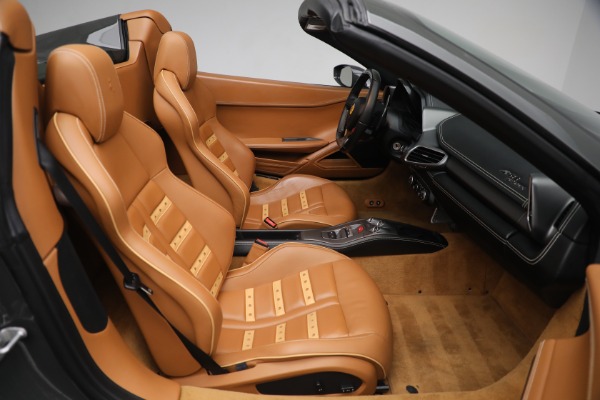 Used 2014 Ferrari 458 Spider for sale $289,900 at Aston Martin of Greenwich in Greenwich CT 06830 23