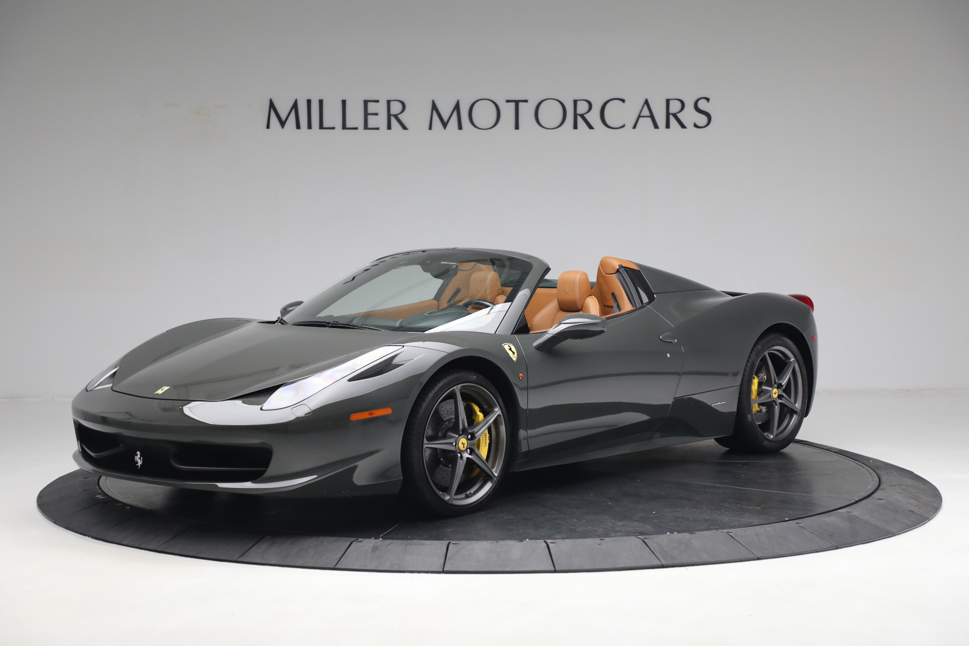 Used 2014 Ferrari 458 Spider for sale $289,900 at Aston Martin of Greenwich in Greenwich CT 06830 1