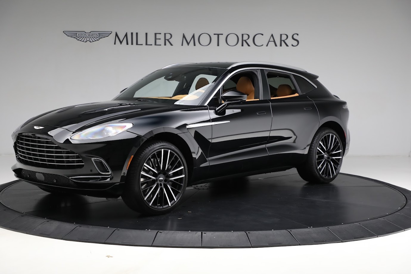Used 2024 Aston Martin DBX for sale $189,900 at Aston Martin of Greenwich in Greenwich CT 06830 1