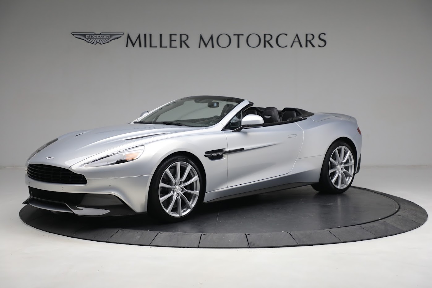 Used 2016 Aston Martin Vanquish Volante for sale $149,900 at Aston Martin of Greenwich in Greenwich CT 06830 1