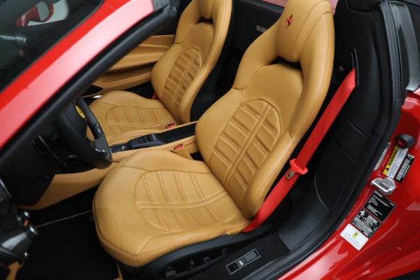 Used 2022 Ferrari F8 Spider for sale $469,900 at Aston Martin of Greenwich in Greenwich CT 06830 21
