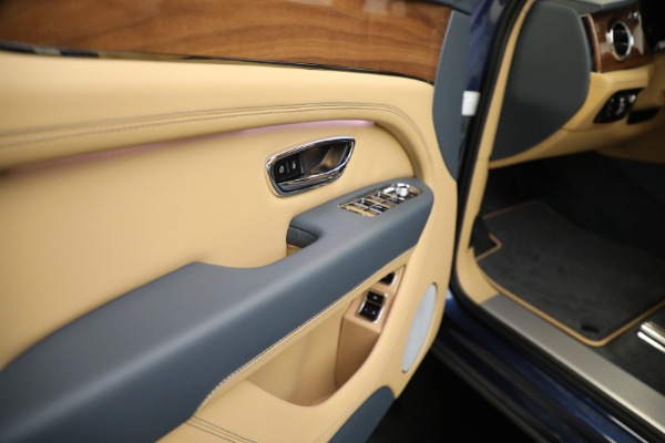 Used 2023 Bentley Bentayga V8 for sale $183,900 at Aston Martin of Greenwich in Greenwich CT 06830 25
