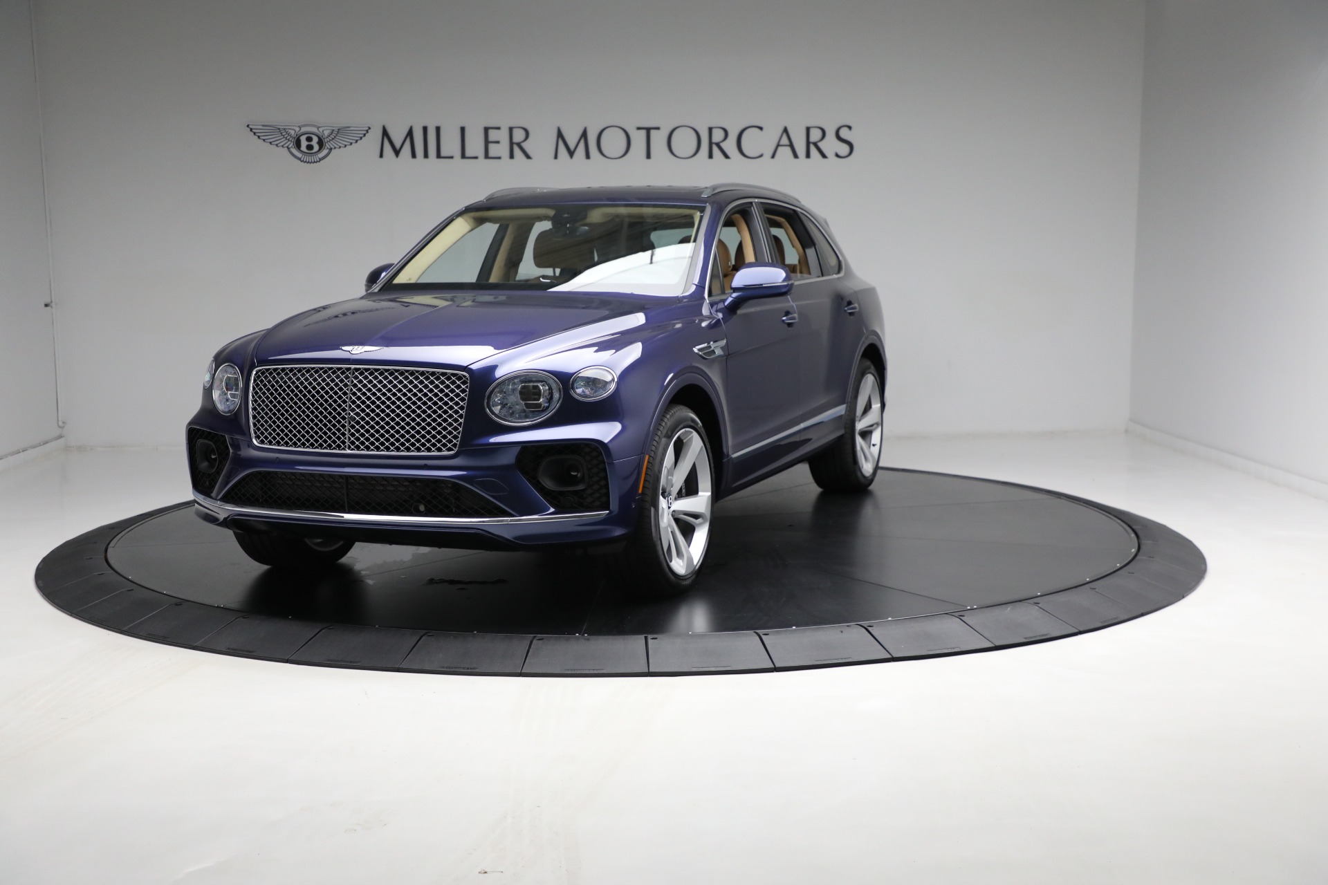 New 2023 Bentley Bentayga V8 for sale $238,450 at Aston Martin of Greenwich in Greenwich CT 06830 1