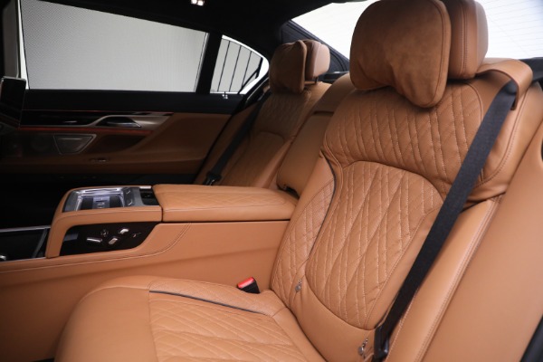 Used 2022 BMW 7 Series ALPINA B7 xDrive for sale $109,900 at Aston Martin of Greenwich in Greenwich CT 06830 25