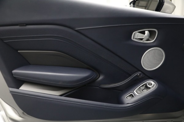 Used 2022 Aston Martin Vantage for sale Sold at Aston Martin of Greenwich in Greenwich CT 06830 25
