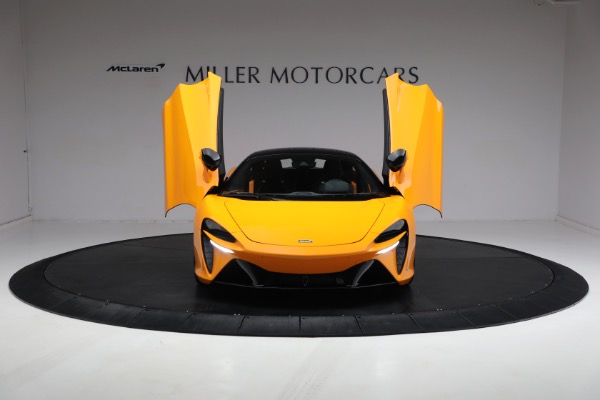 New 2024 McLaren Artura Performance for sale $278,233 at Aston Martin of Greenwich in Greenwich CT 06830 15