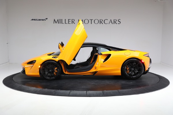 New 2024 McLaren Artura Performance for sale $278,233 at Aston Martin of Greenwich in Greenwich CT 06830 17