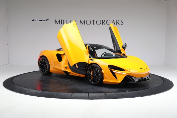 New 2024 McLaren Artura Performance for sale $278,233 at Aston Martin of Greenwich in Greenwich CT 06830 22