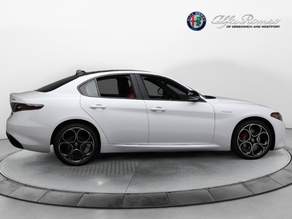 New 2024 Alfa Romeo Giulia Veloce for sale $55,985 at Aston Martin of Greenwich in Greenwich CT 06830 15