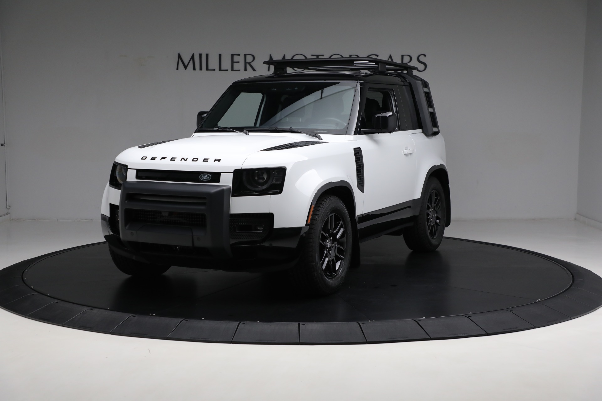 Used 2023 Land Rover Defender 90 X-Dynamic SE for sale $72,900 at Aston Martin of Greenwich in Greenwich CT 06830 1