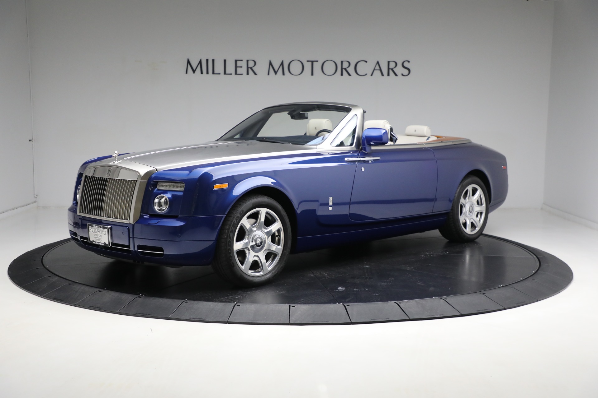 Used 2010 Rolls-Royce Phantom Drophead Coupe for sale Sold at Aston Martin of Greenwich in Greenwich CT 06830 1