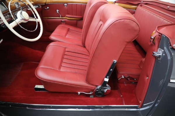 Used 1959 Mercedes Benz 220 S Ponton Cabriolet for sale $229,900 at Aston Martin of Greenwich in Greenwich CT 06830 13