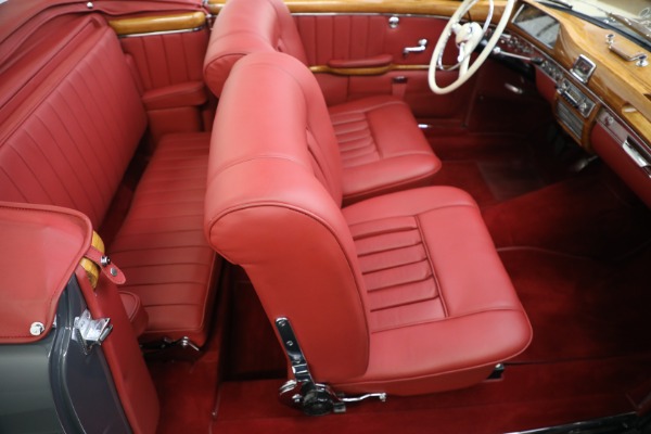 Used 1959 Mercedes Benz 220 S Ponton Cabriolet for sale $229,900 at Aston Martin of Greenwich in Greenwich CT 06830 21