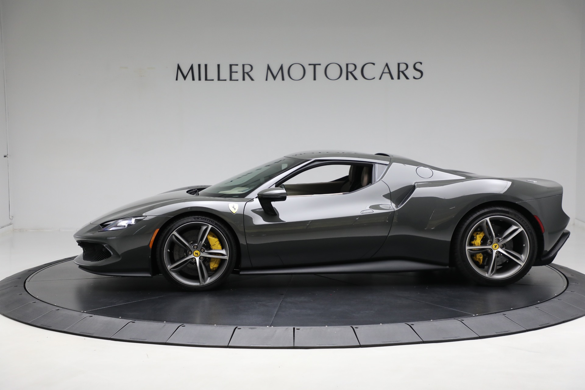 ボタンcar Certified Pre-Owned 2023 Ferrari 296 GTS Convertible in