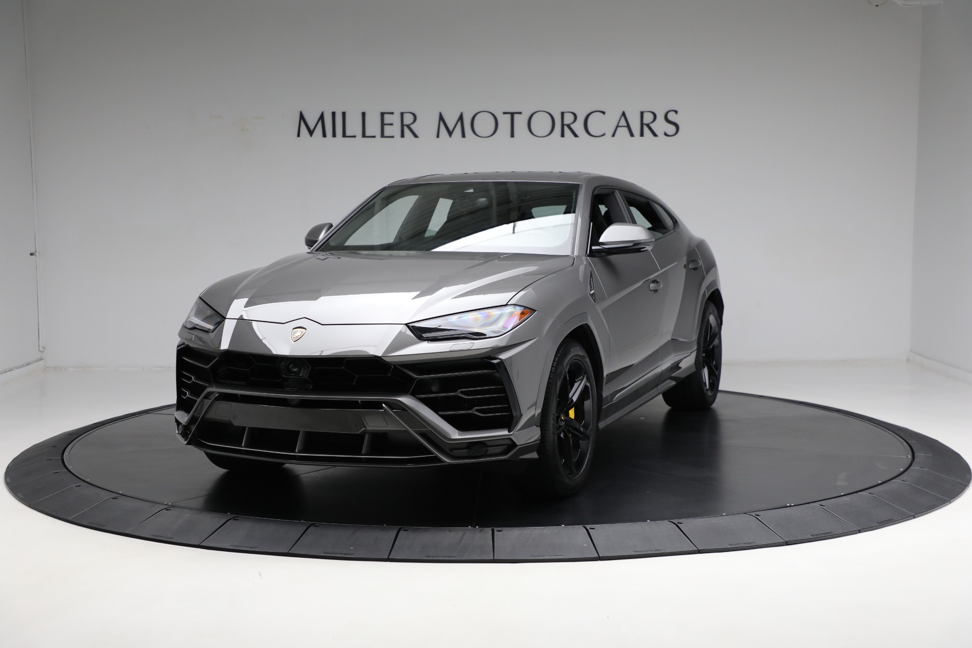 Used 2021 Lamborghini Urus for sale $212,900 at Aston Martin of Greenwich in Greenwich CT 06830 1