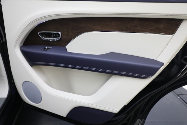 Used 2024 Bentley Bentayga EWB V8 for sale $204,900 at Miller Motorcars Aston Martin in Greenwich CT 06830 28