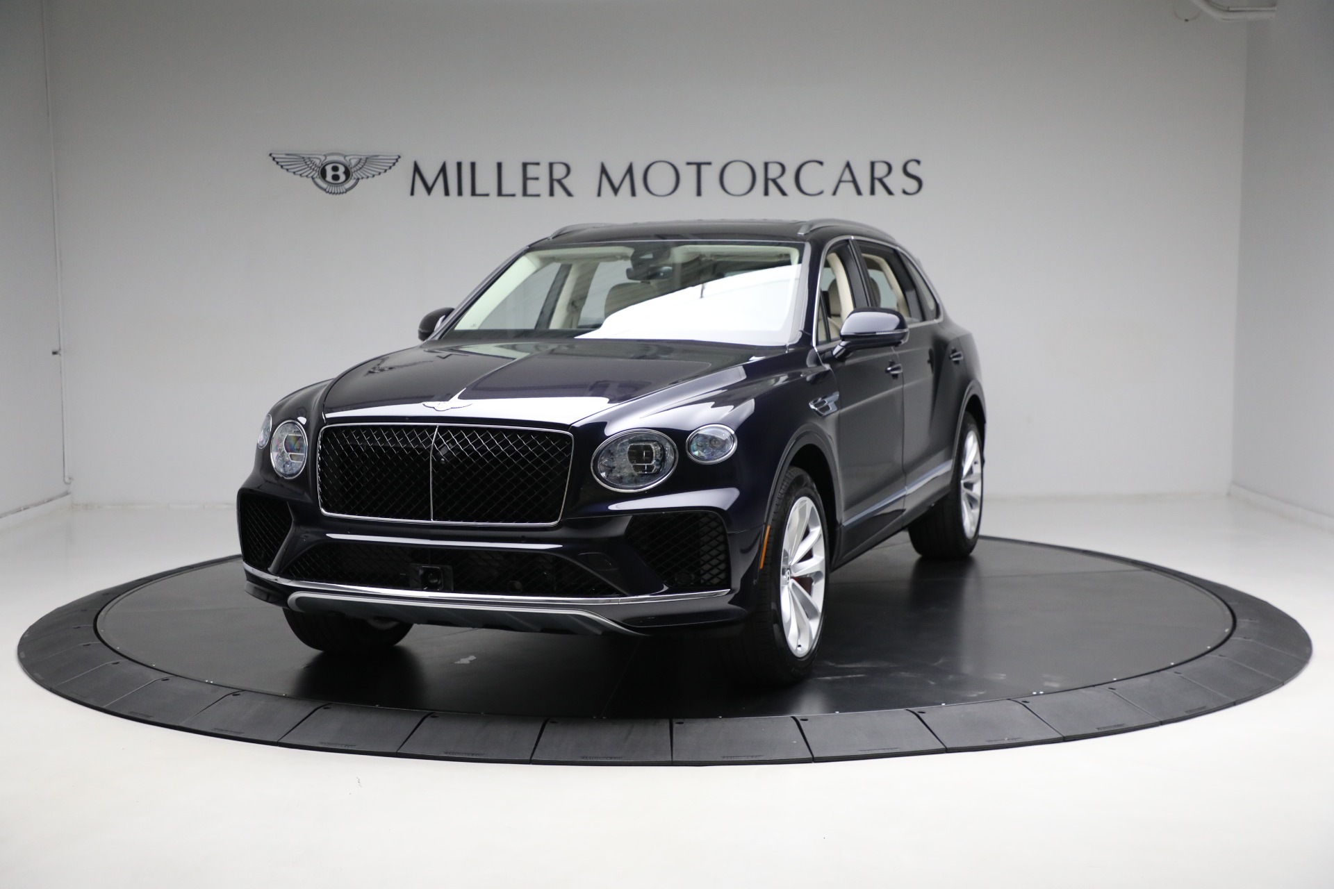 Used 2024 Bentley Bentayga EWB V8 for sale $204,900 at Miller Motorcars Aston Martin in Greenwich CT 06830 1