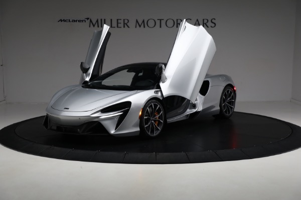 New 2023 McLaren Artura Vision for sale Sold at Aston Martin of Greenwich in Greenwich CT 06830 13