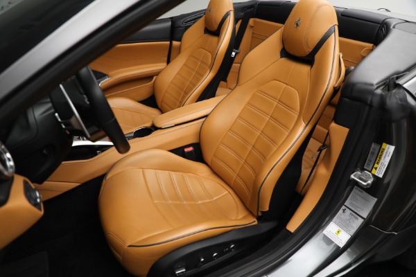 Used 2015 Ferrari California T for sale Sold at Aston Martin of Greenwich in Greenwich CT 06830 21