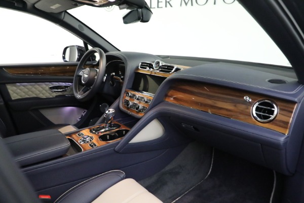 Used 2021 Bentley Bentayga V8 for sale Sold at Aston Martin of Greenwich in Greenwich CT 06830 18