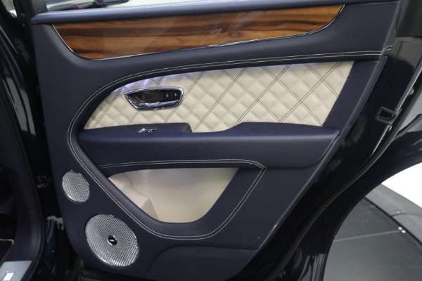 Used 2021 Bentley Bentayga V8 for sale Sold at Aston Martin of Greenwich in Greenwich CT 06830 25