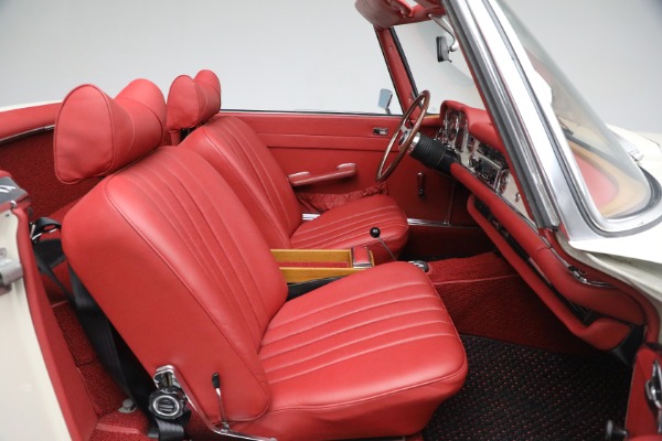 Used 1970 Mercedes-Benz 280 SL for sale Sold at Aston Martin of Greenwich in Greenwich CT 06830 24