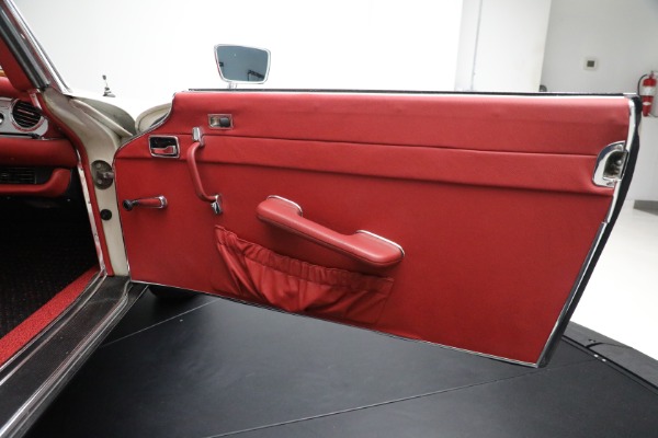 Used 1970 Mercedes-Benz 280 SL for sale Sold at Aston Martin of Greenwich in Greenwich CT 06830 26