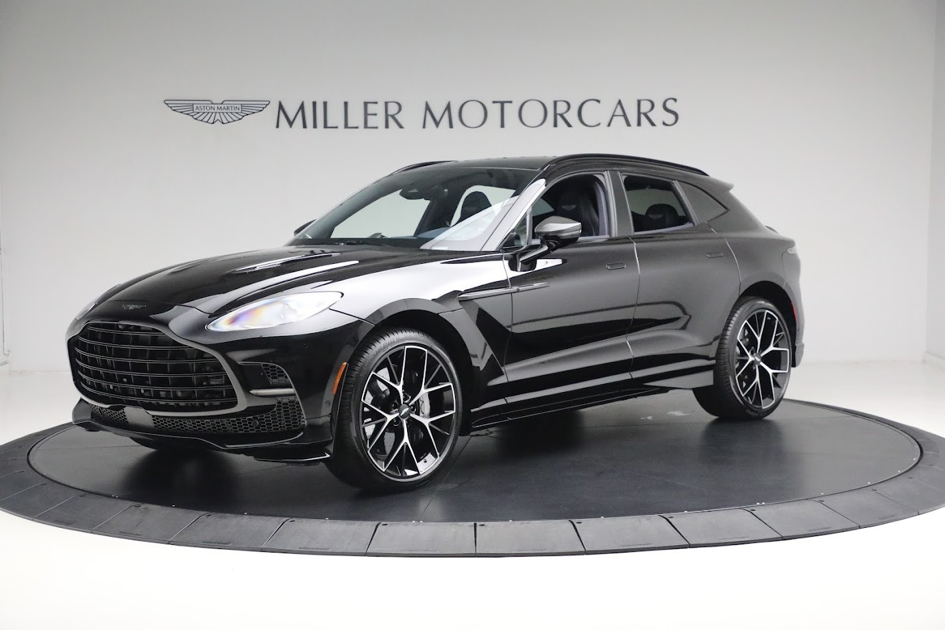 New 2025 Aston Martin DBX707 for sale $321,200 at Aston Martin of Greenwich in Greenwich CT 06830 1