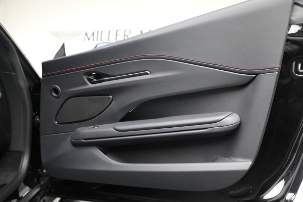 New 2025 Aston Martin Vantage for sale $235,300 at Aston Martin of Greenwich in Greenwich CT 06830 22