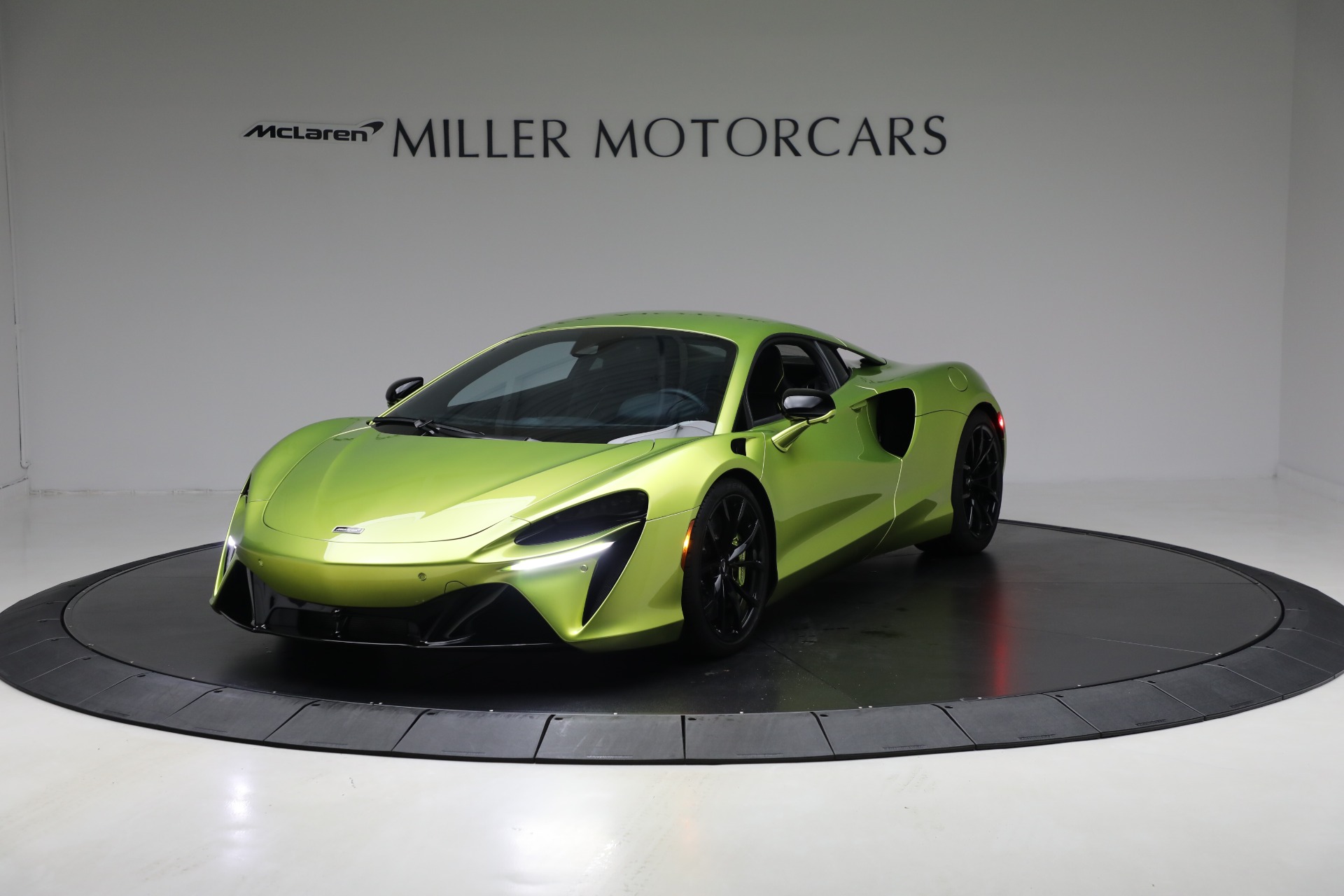 Used 2024 McLaren Artura TechLux for sale $191,900 at Miller Motorcars Aston Martin in Greenwich CT 06830 1