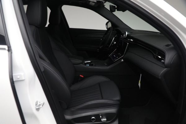 Used 2025 Maserati Grecale for sale $57,550 at Miller Motorcars Aston Martin in Greenwich CT 06830 15