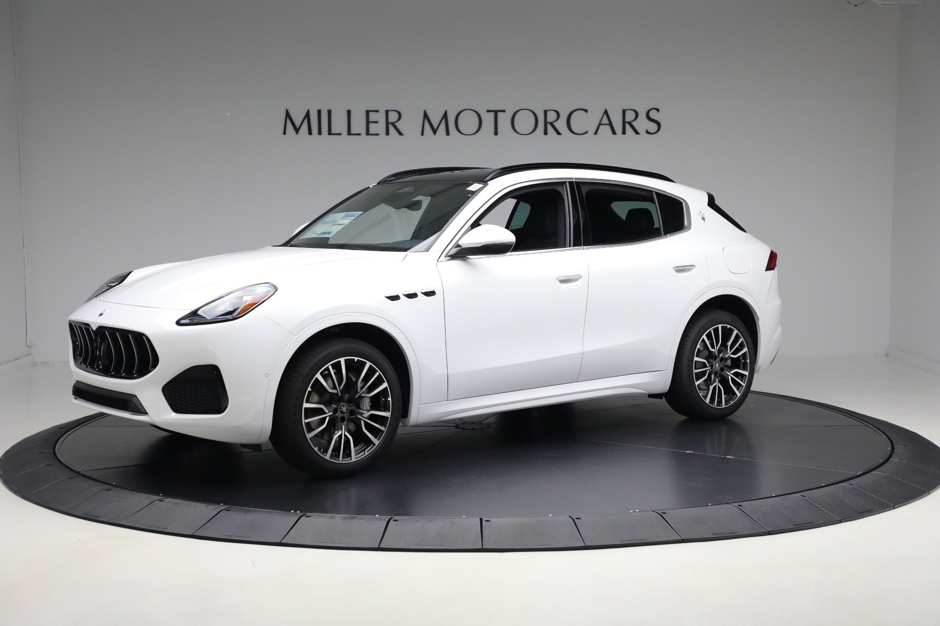 Used 2025 Maserati Grecale for sale $57,550 at Miller Motorcars Aston Martin in Greenwich CT 06830 1