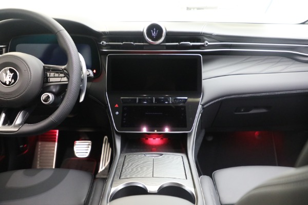 Used 2025 Maserati Grecale Modena for sale $61,116 at Miller Motorcars Aston Martin in Greenwich CT 06830 21