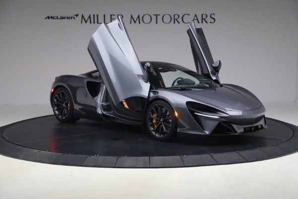 Used 2024 McLaren Artura Performance for sale $191,900 at Miller Motorcars Aston Martin in Greenwich CT 06830 21