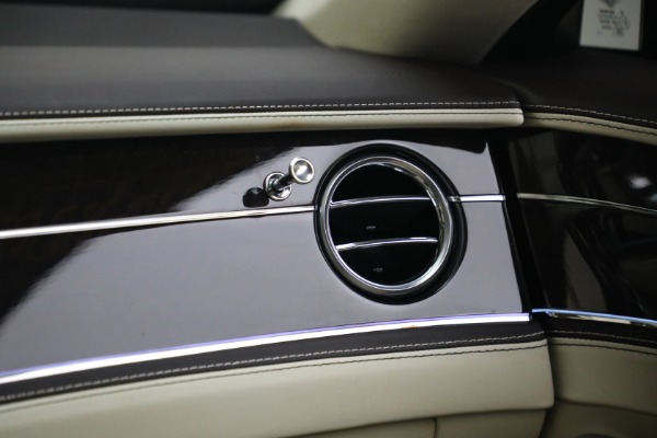 Used 2023 Bentley Flying Spur Hybrid for sale $143,900 at Miller Motorcars Aston Martin in Greenwich CT 06830 28