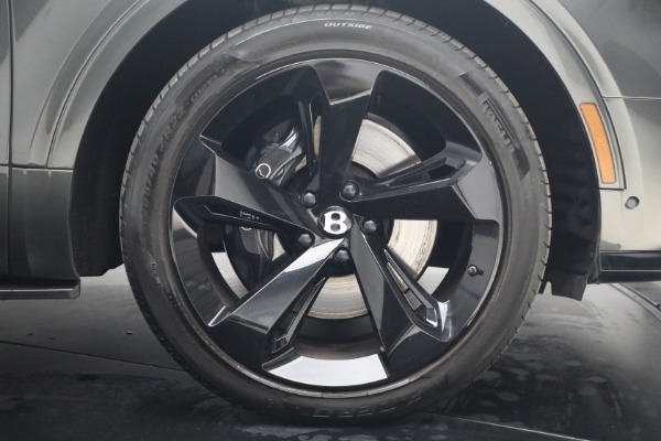 Used 2022 Bentley Bentayga V8 for sale $151,900 at Miller Motorcars Aston Martin in Greenwich CT 06830 16