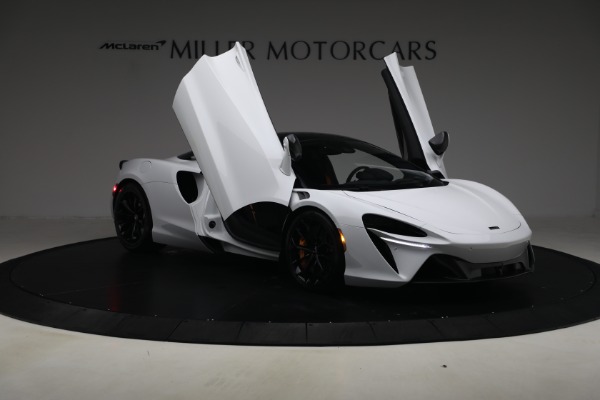 Used 2023 McLaren Artura for sale $184,900 at Miller Motorcars Aston Martin in Greenwich CT 06830 21