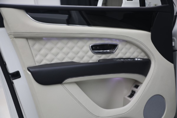 Used 2022 Bentley Bentayga V8 for sale $137,900 at Miller Motorcars Aston Martin in Greenwich CT 06830 18