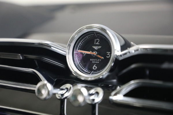 Used 2022 Bentley Bentayga V8 for sale $137,900 at Miller Motorcars Aston Martin in Greenwich CT 06830 25