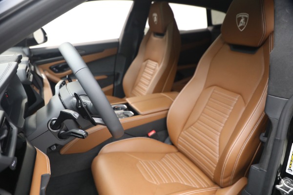 Used 2025 Lamborghini Urus SE for sale $305,900 at Miller Motorcars Aston Martin in Greenwich CT 06830 14