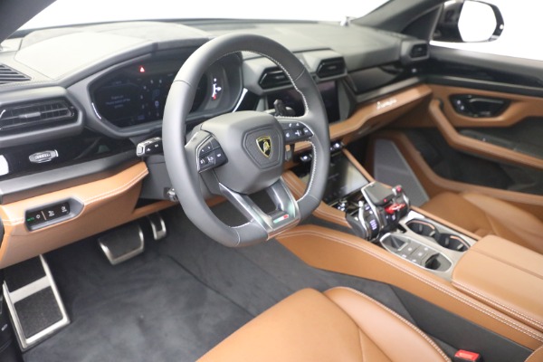 Used 2025 Lamborghini Urus SE for sale $305,900 at Miller Motorcars Aston Martin in Greenwich CT 06830 15