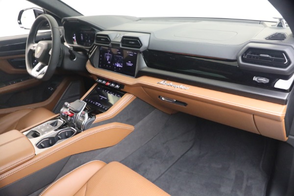 Used 2025 Lamborghini Urus SE for sale $305,900 at Miller Motorcars Aston Martin in Greenwich CT 06830 21