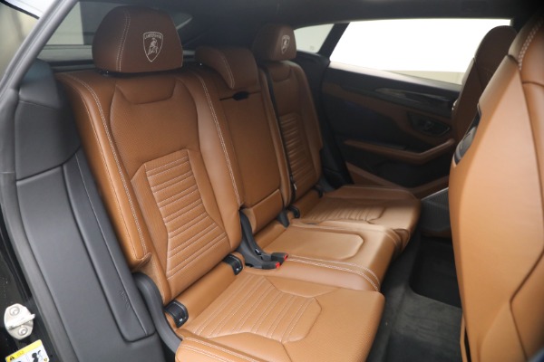 Used 2025 Lamborghini Urus SE for sale $305,900 at Miller Motorcars Aston Martin in Greenwich CT 06830 23