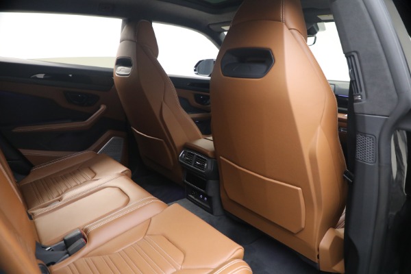 Used 2025 Lamborghini Urus SE for sale $305,900 at Miller Motorcars Aston Martin in Greenwich CT 06830 24