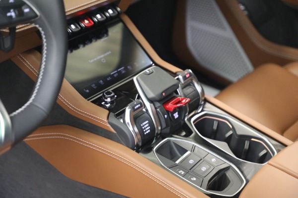 Used 2025 Lamborghini Urus SE for sale $305,900 at Miller Motorcars Aston Martin in Greenwich CT 06830 26