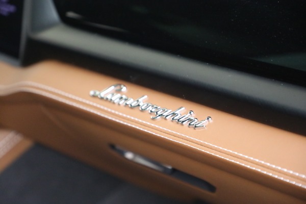 Used 2025 Lamborghini Urus SE for sale $305,900 at Miller Motorcars Aston Martin in Greenwich CT 06830 28
